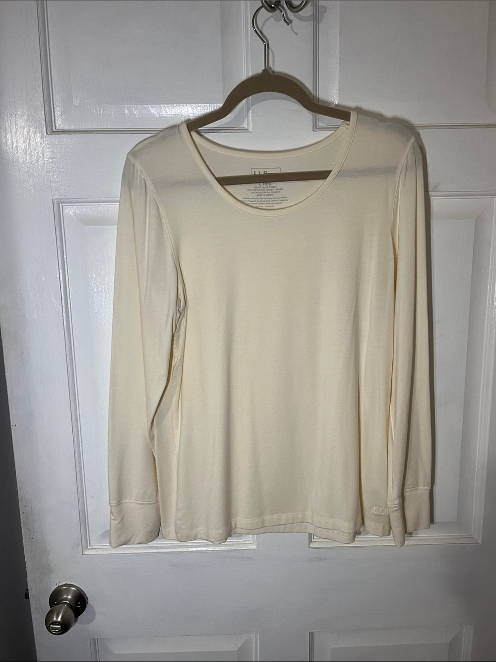 LL Bean Women's Light Cream Long-Sleeve Crewneck Top
